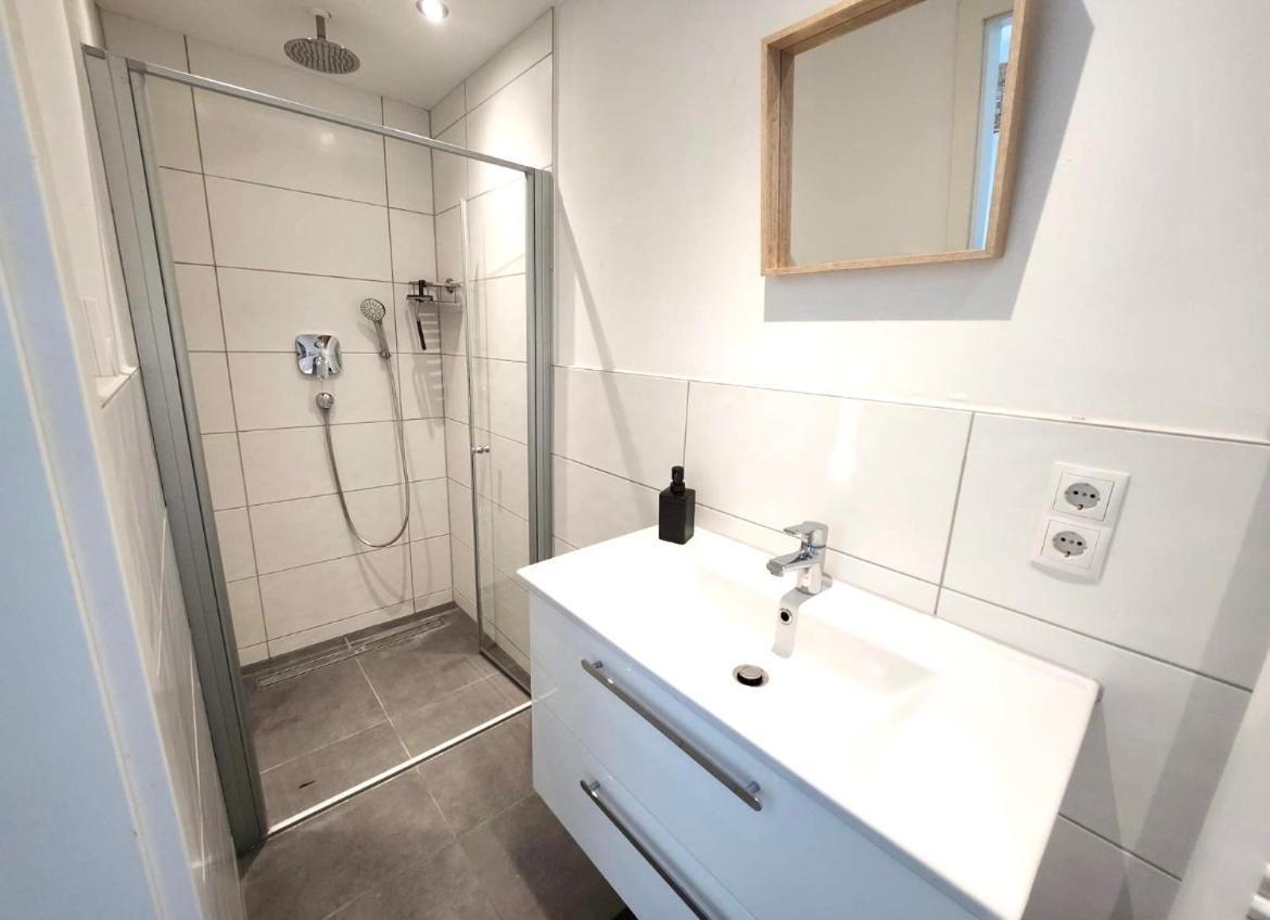 Modernes Mit Wifi, Aufzug & Kostenlos Parken El-living Apartment *